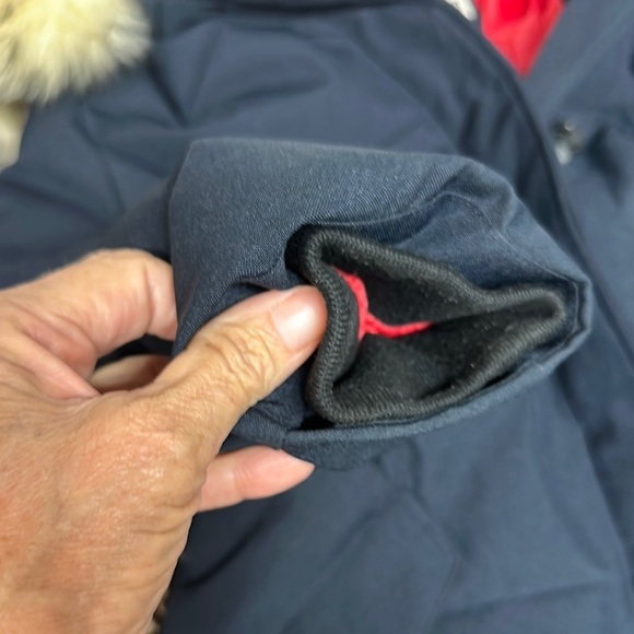 Navy Blue Insulated Puffer Coat with Fur Collar for Extreme Cold Weather - Picture 8 of 11